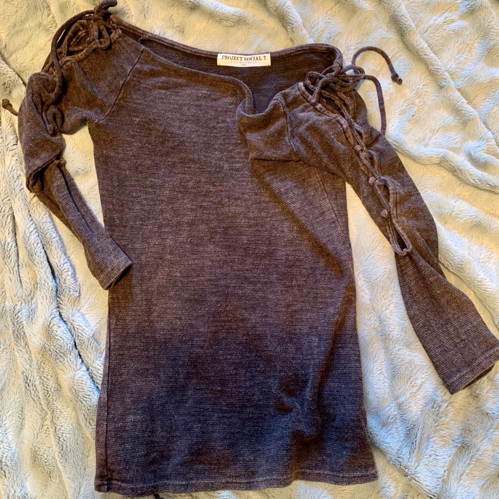 Long Sleeve Top with open sleeves that tie